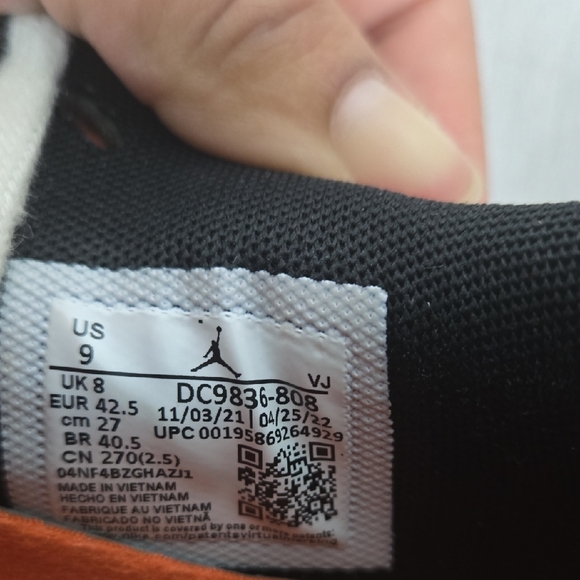 Jordan Men's‎ Black and Orange Athletic Shoes - Picture 9 of 15